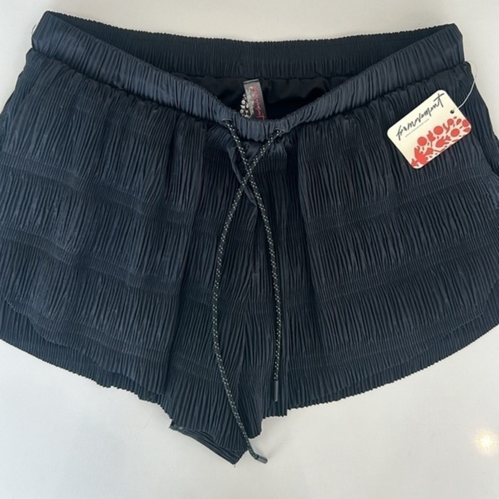 Free People Pleated Shorts IN BLACK SIZE SMALL NWT